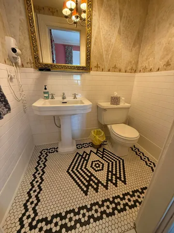 $6,500 | 710 South Main Street, Unit A MAIN HOUSE, Summerville, SC 29483