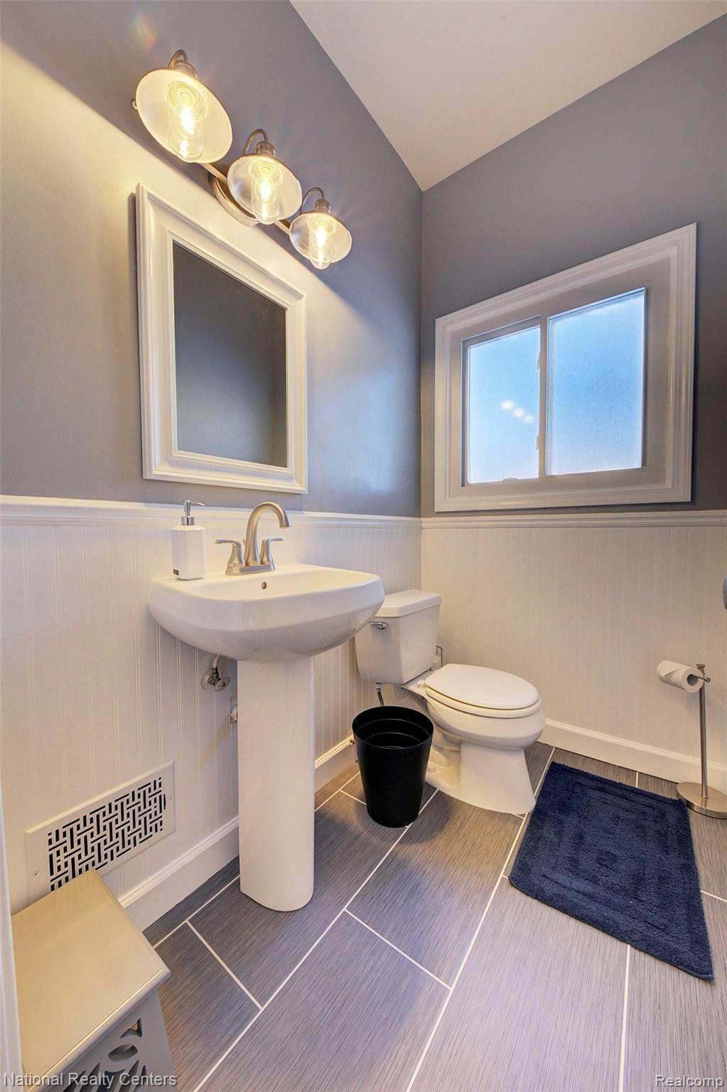 28218 Quail Hollow Road Farmington, MI 48331 - Photo 46 of 82 930A9054_5_6.jpg