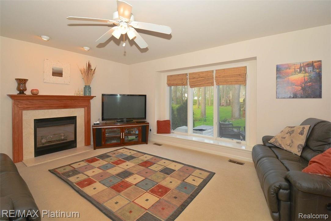 7129 West Ridge Drive Brighton, MI 48116 - Photo 9 of 25 DSC_5616.jpg