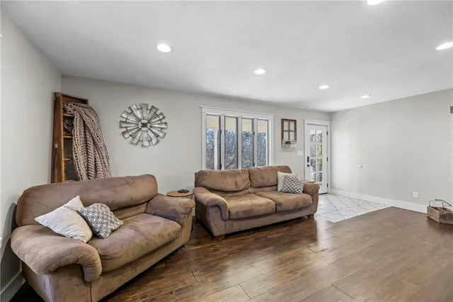 $725,000 | 20065 McLouth Road, Tonganoxie, KS 66086