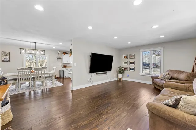 $725,000 | 20065 McLouth Road, Tonganoxie, KS 66086