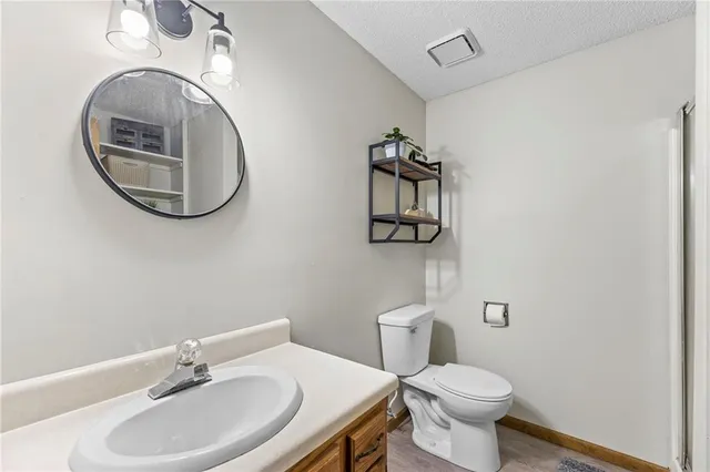 $725,000 | 20065 McLouth Road, Tonganoxie, KS 66086