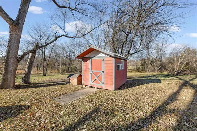 $725,000 | 20065 McLouth Road, Tonganoxie, KS 66086