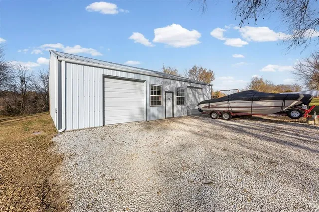 $725,000 | 20065 McLouth Road, Tonganoxie, KS 66086