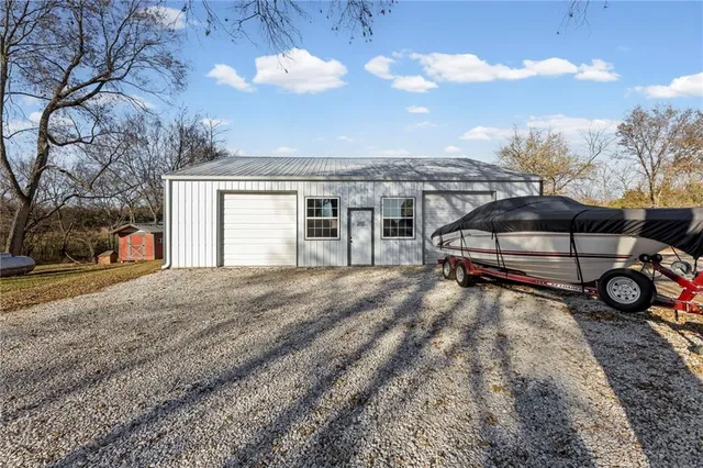 $725,000 | 20065 McLouth Road, Tonganoxie, KS 66086