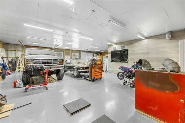 $725,000 | 20065 McLouth Road, Tonganoxie, KS 66086