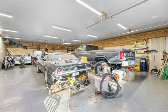 $725,000 | 20065 McLouth Road, Tonganoxie, KS 66086