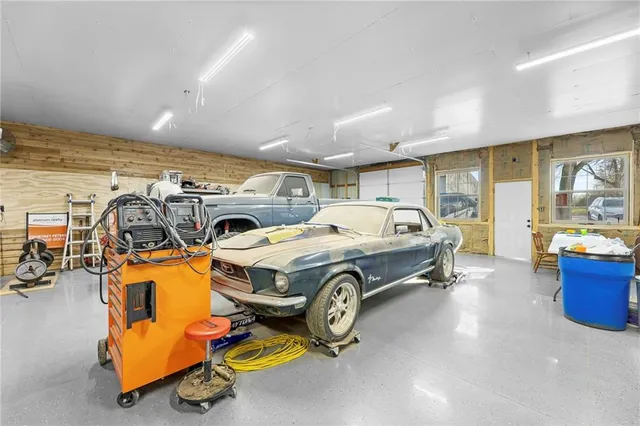 $725,000 | 20065 McLouth Road, Tonganoxie, KS 66086