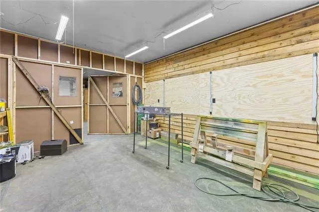 $725,000 | 20065 McLouth Road, Tonganoxie, KS 66086