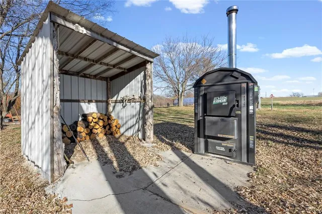 $725,000 | 20065 McLouth Road, Tonganoxie, KS 66086