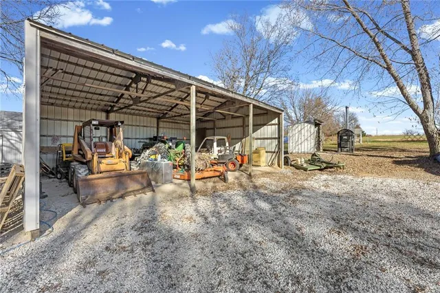 $725,000 | 20065 McLouth Road, Tonganoxie, KS 66086