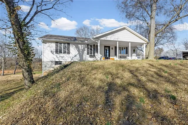 $725,000 | 20065 McLouth Road, Tonganoxie, KS 66086