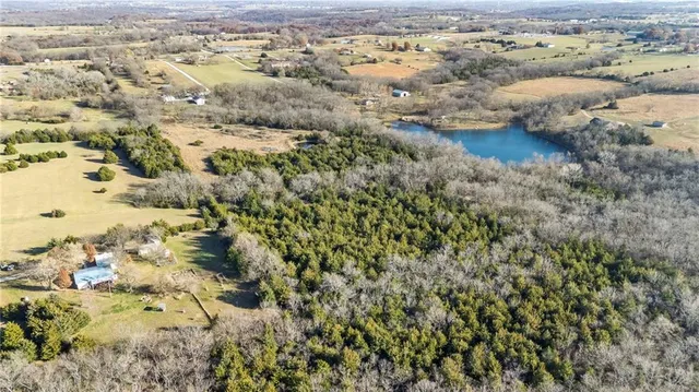 $725,000 | 20065 McLouth Road, Tonganoxie, KS 66086