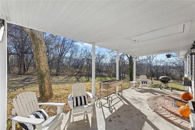 $725,000 | 20065 McLouth Road, Tonganoxie, KS 66086