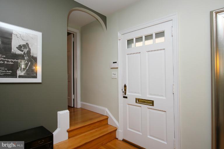7405 Beverly Road Bethesda, MD 20814 - Photo 13 of 30 Foyer