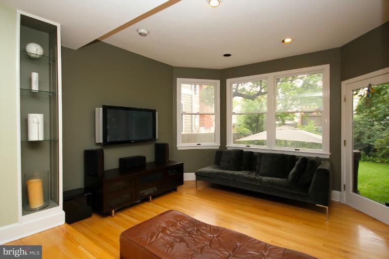 7405 Beverly Road Bethesda, MD 20814 - Photo 21 of 30 Family Room