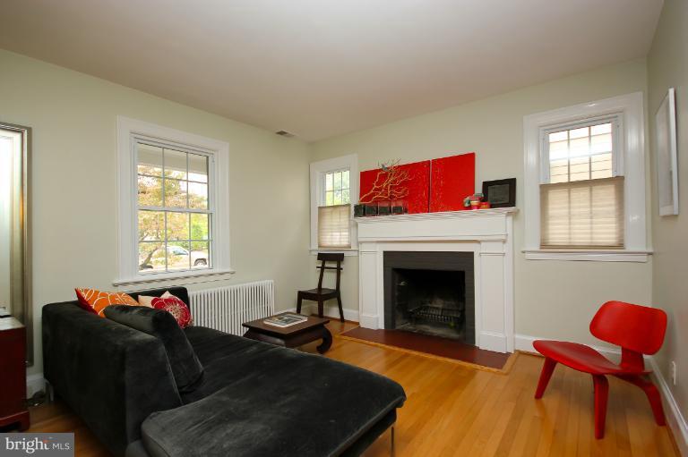 7405 Beverly Road Bethesda, MD 20814 - Photo 23 of 30 Living Room