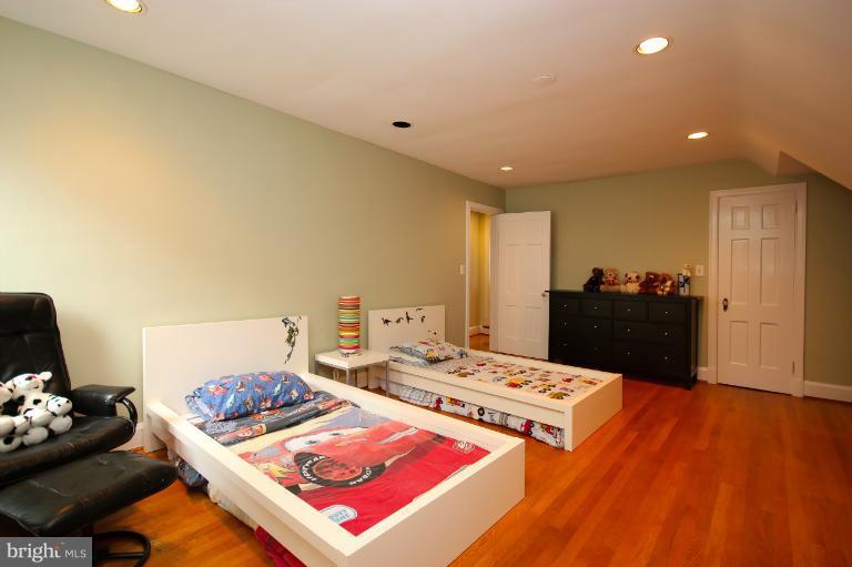 7405 Beverly Road Bethesda, MD 20814 - Photo 29 of 30 Bedroom Three