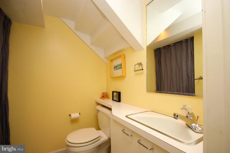 7405 Beverly Road Bethesda, MD 20814 - Photo 10 of 30 Basement Bath