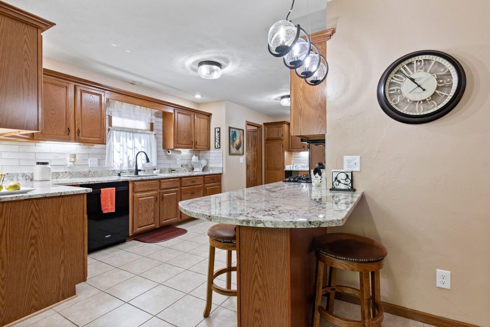 1227 Ingram Road Rockford, IL 61108 - Photo 10 of 48