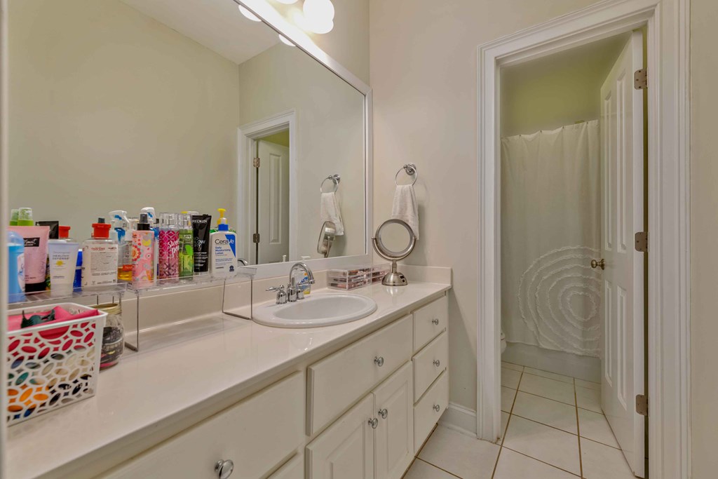 8930 River Road Columbus, GA 31904 - Photo 38 of 61 Upper Level Bathroom