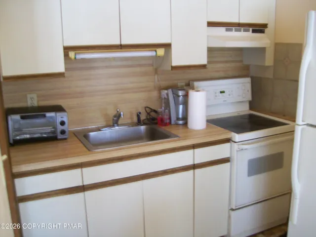 $1,200 | 1109 Brentwood Drive, East Stroudsburg, PA 18301