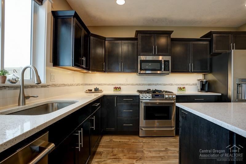 4535 Southwest Volcano View Way Redmond, OR 97756 - Photo 5 of 25 Gallery Image 5