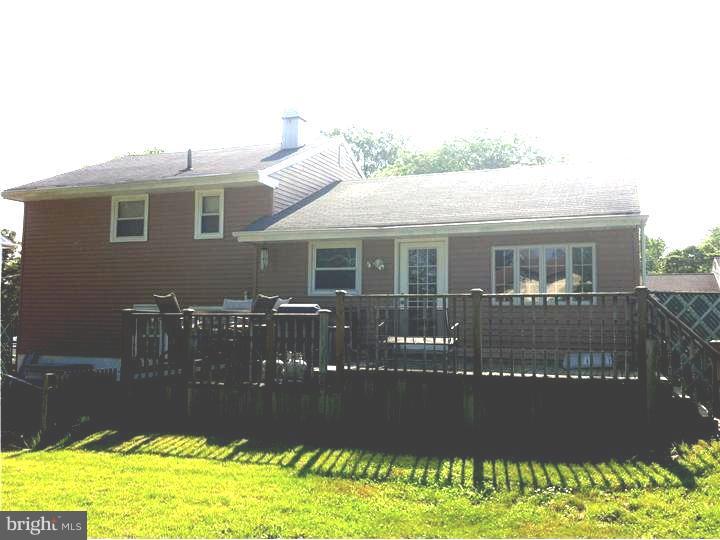 14 Spruce Road Burlington, NJ 08016 - Photo 2 of 15
