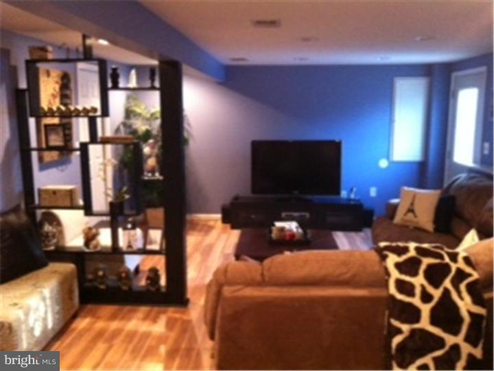 14 Spruce Road Burlington, NJ 08016 - Photo 3 of 15
