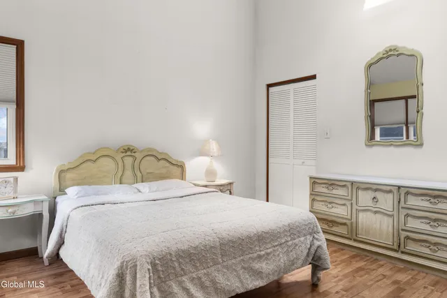 $512,500 | 20 Hampshire Way, Colonie, NY 12309