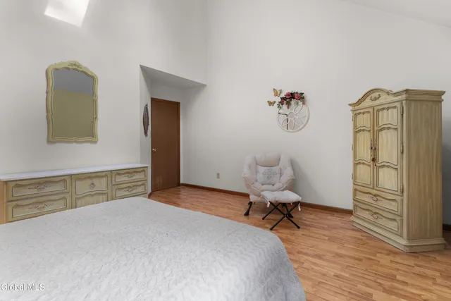 $512,500 | 20 Hampshire Way, Colonie, NY 12309