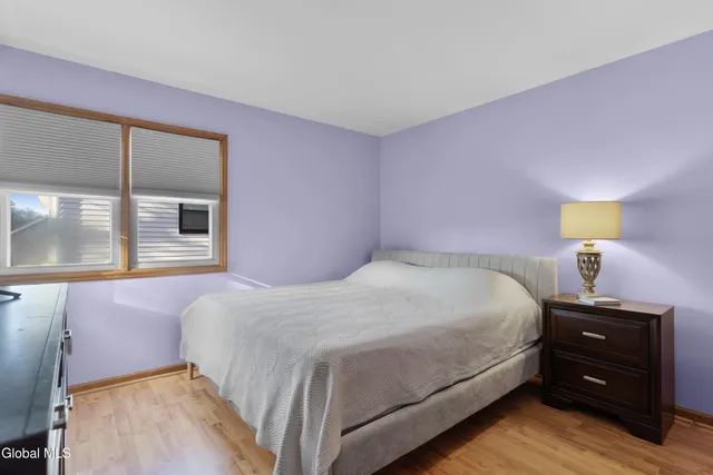 $512,500 | 20 Hampshire Way, Colonie, NY 12309