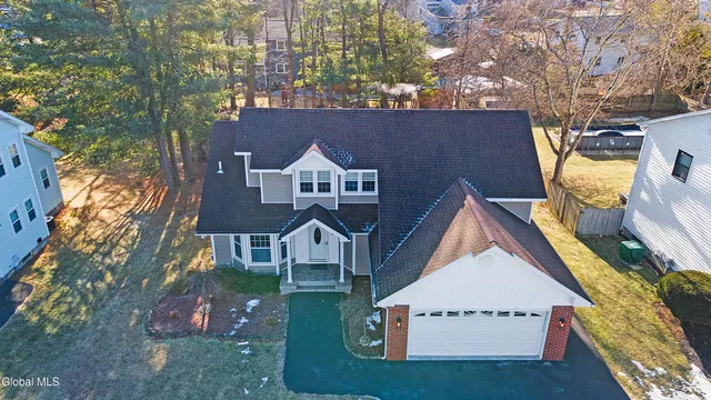 $512,500 | 20 Hampshire Way, Colonie, NY 12309