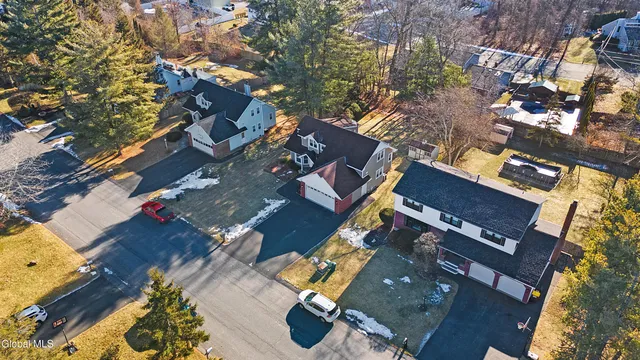 $512,500 | 20 Hampshire Way, Colonie, NY 12309