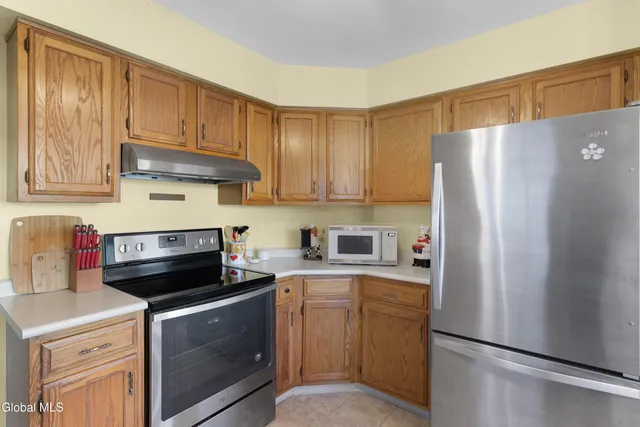 $512,500 | 20 Hampshire Way, Colonie, NY 12309