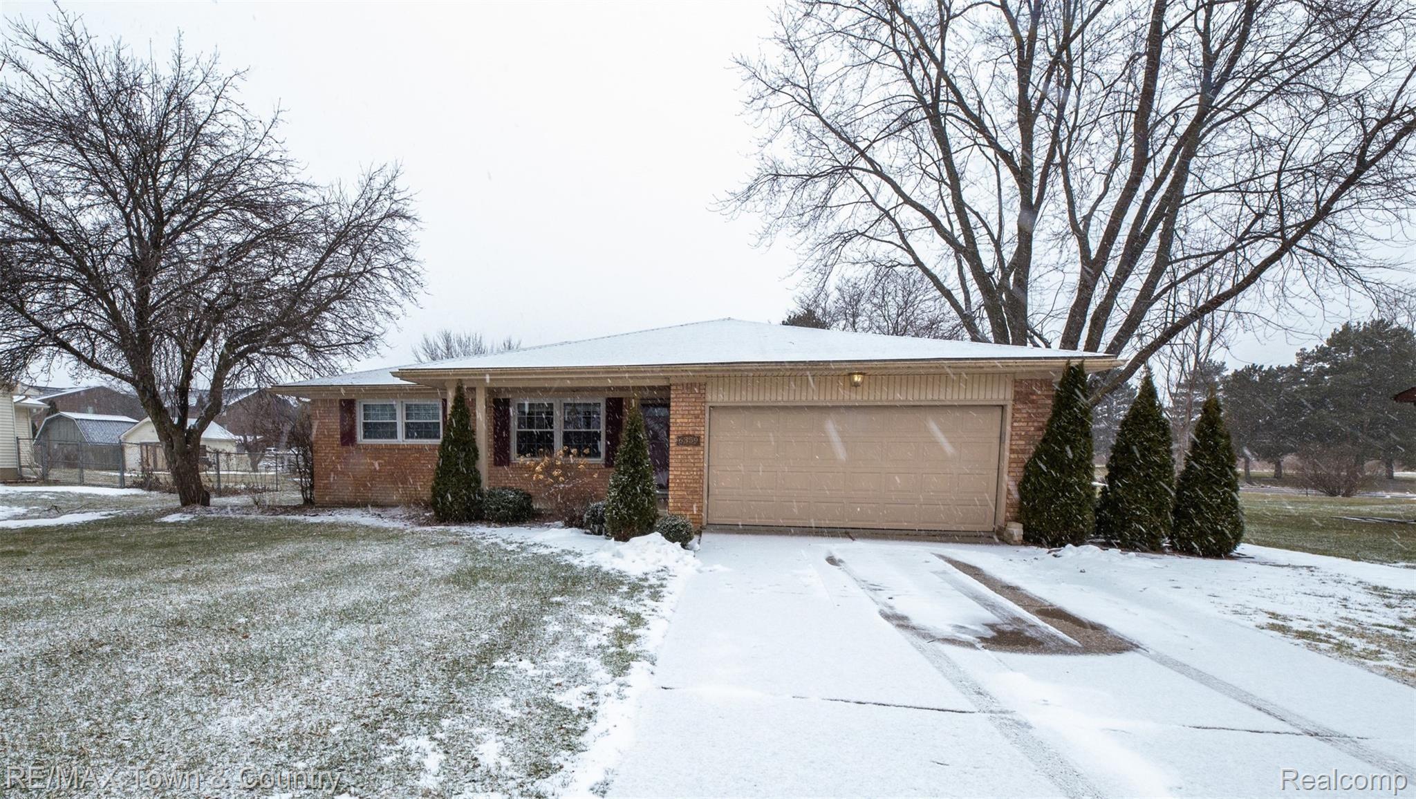 6359 Yorkshire North Riding Road Flint, MI 48532 - Photo 1 of 27 1.jpg