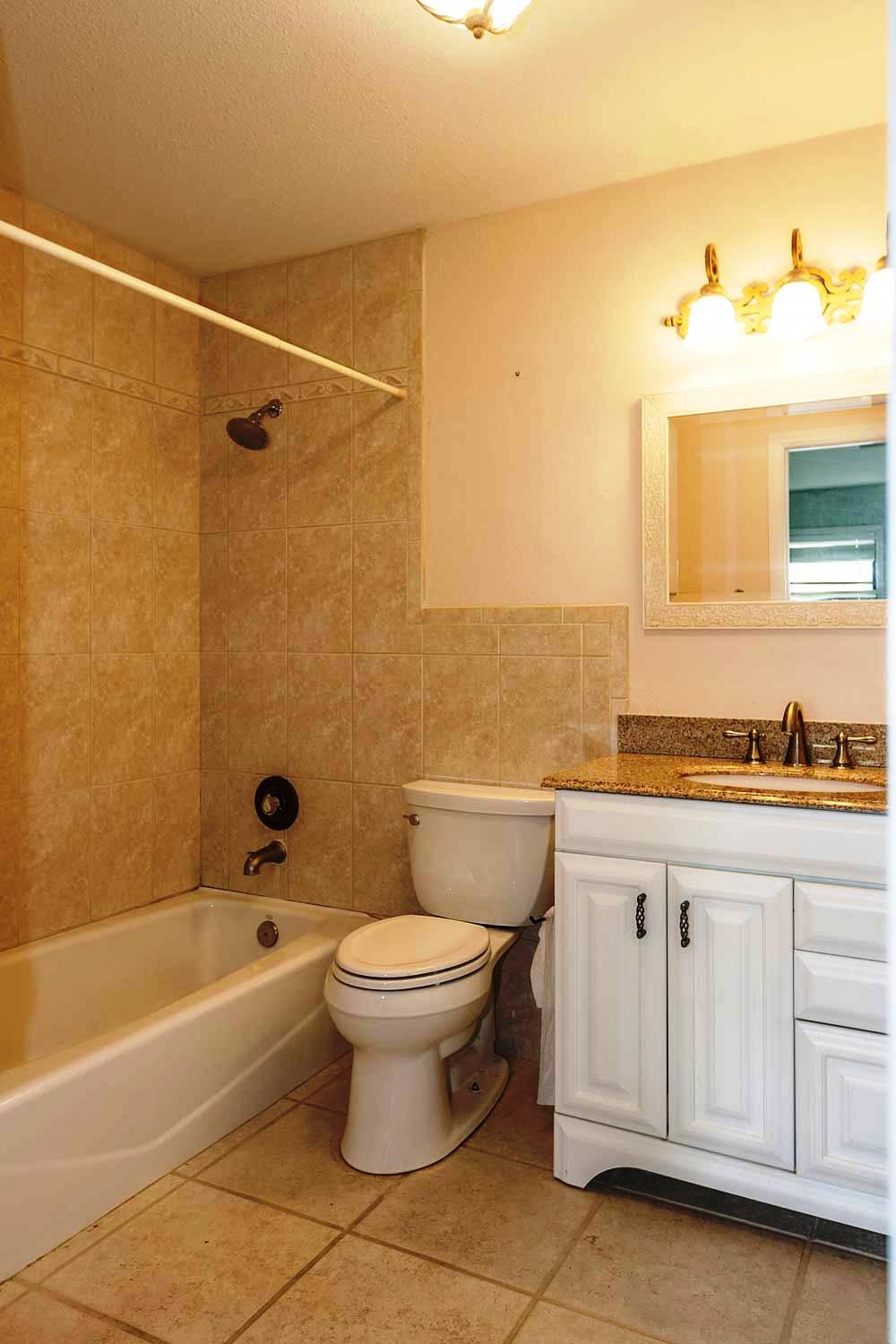 113 Stirrup Key Road, Unit 3 B1 Marathon, FL 33050 - Photo 10 of 12 Masterbath
