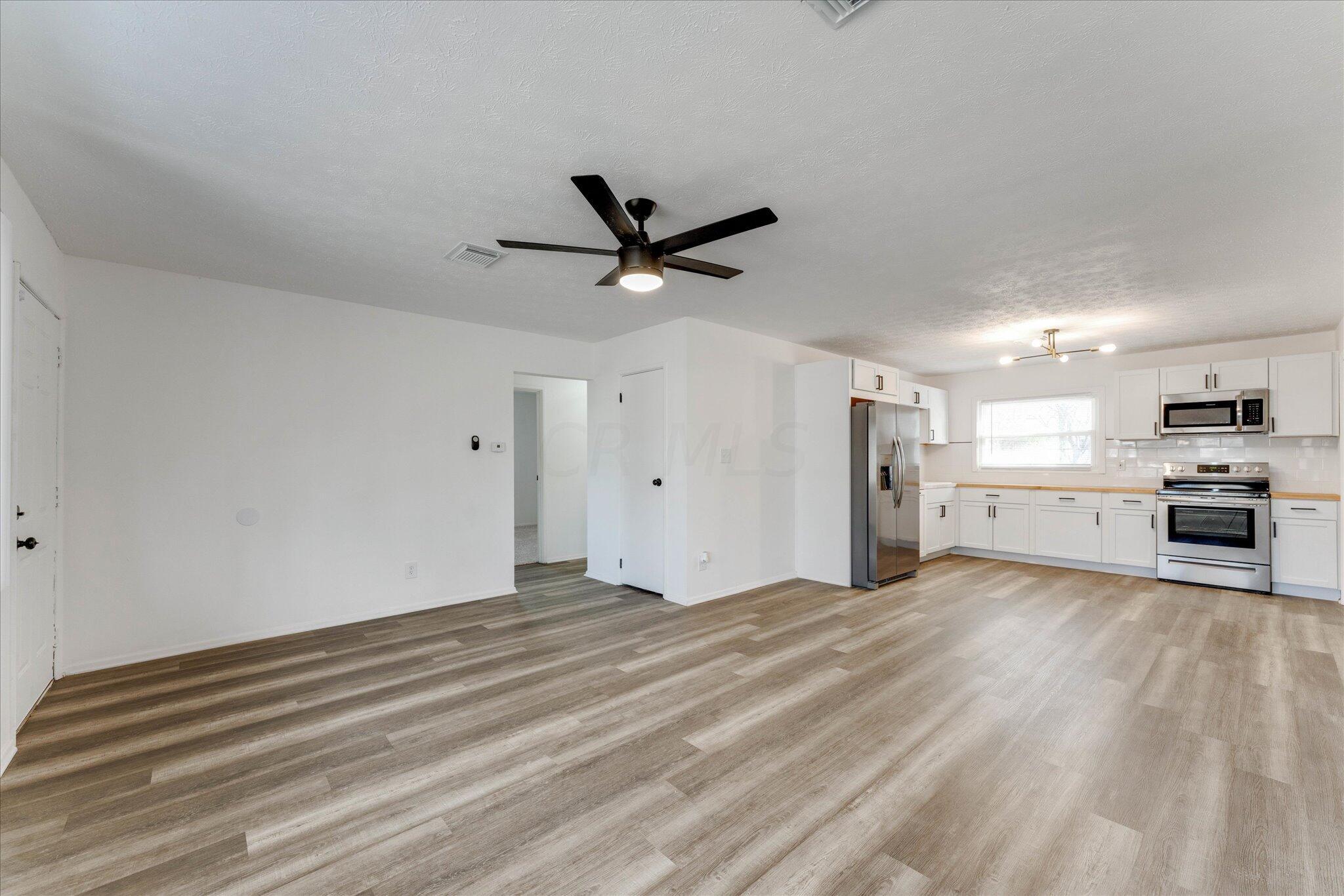 1704 Quigley Road Columbus, OH 43227 - Photo 3 of 16 LIVE in this fabulous open living area!