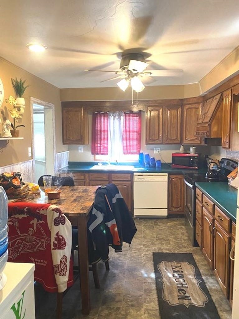 826 South Park Boulevard Freeport, IL 61032 - Photo 4 of 13 a kitchen with granite countertop a sink a stove a oven a counter top space and cabinets