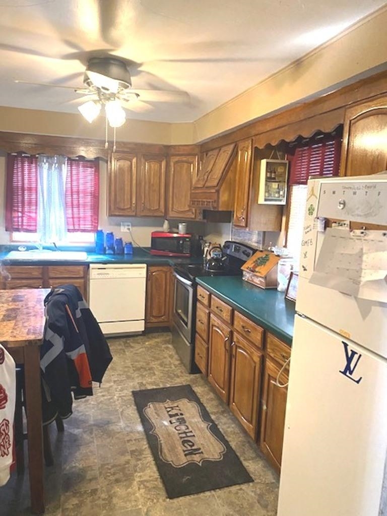 826 South Park Boulevard Freeport, IL 61032 - Photo 5 of 13 a kitchen with stainless steel appliances granite countertop a sink stove and cabinets