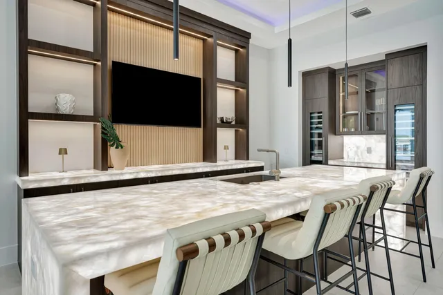 $8,999,999 | 416 South Lake Drive, Lantana, FL 33462