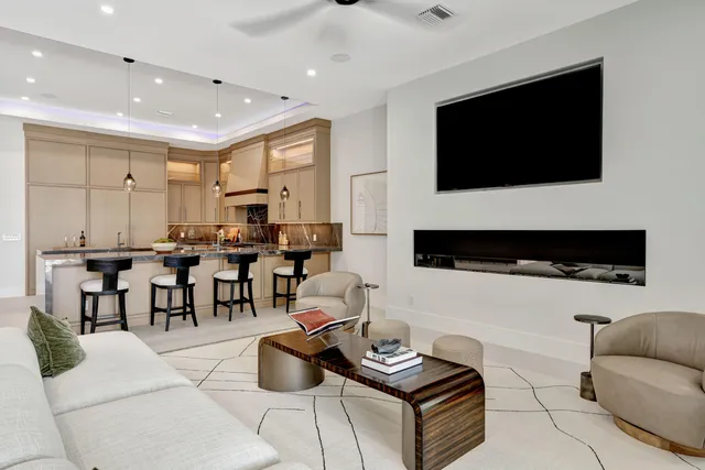 $8,999,999 | 416 South Lake Drive, Lantana, FL 33462