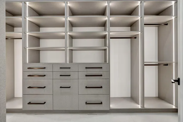 $8,999,999 | 416 South Lake Drive, Lantana, FL 33462