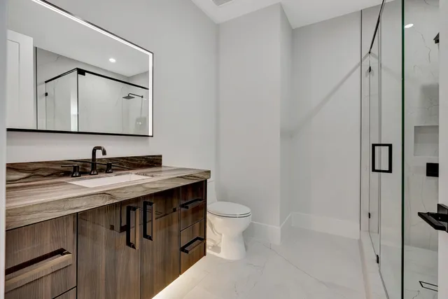 $8,999,999 | 416 South Lake Drive, Lantana, FL 33462