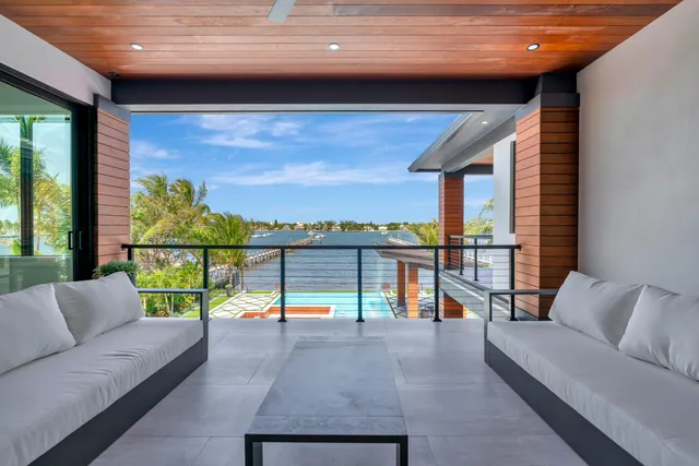 $8,999,999 | 416 South Lake Drive, Lantana, FL 33462