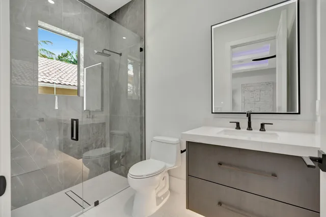 $8,999,999 | 416 South Lake Drive, Lantana, FL 33462