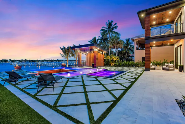 $8,999,999 | 416 South Lake Drive, Lantana, FL 33462