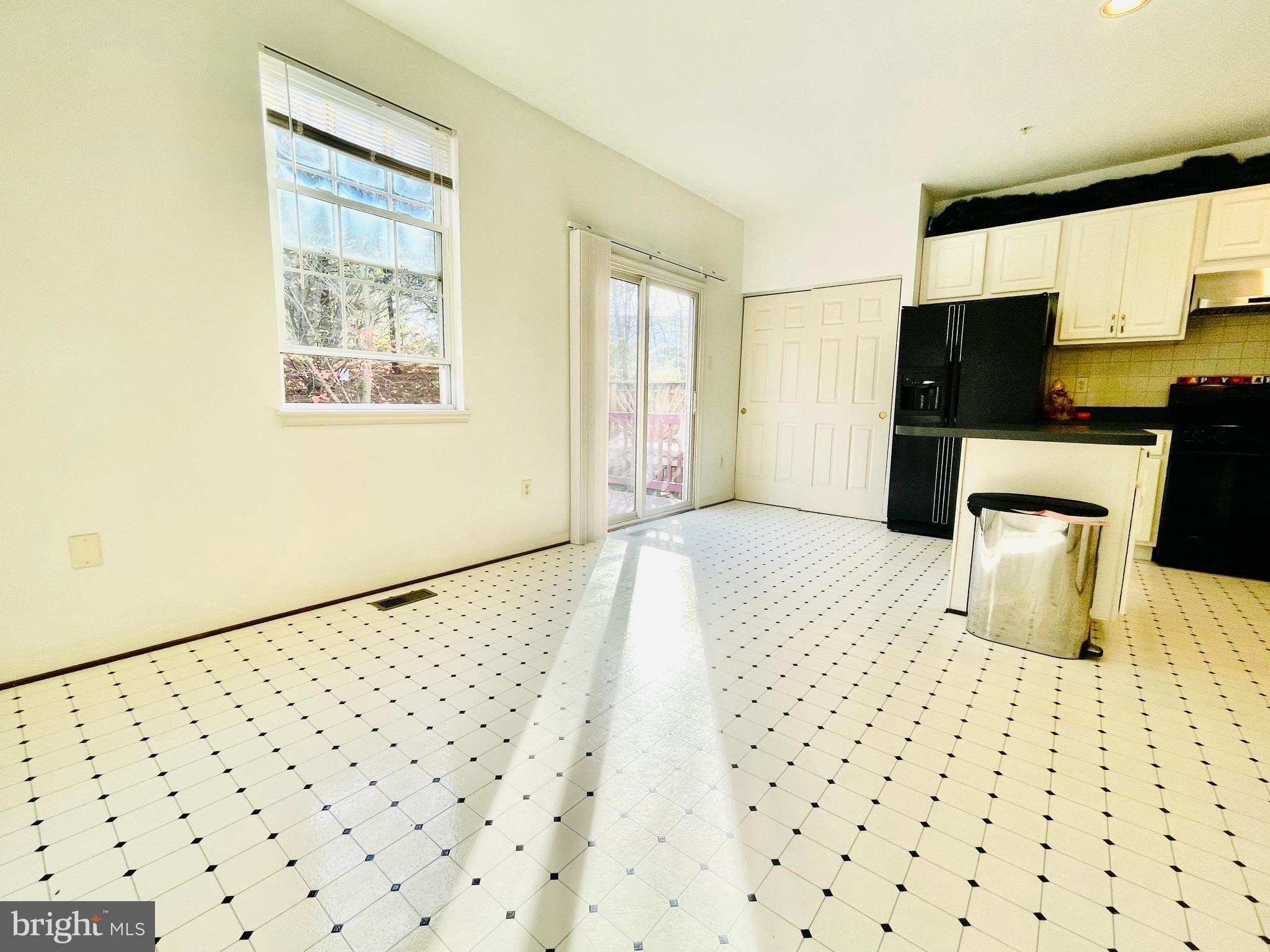 7204 Calm Sunset Columbia, MD 21046 - Photo 11 of 51 Breakfast / Casual Dining Area