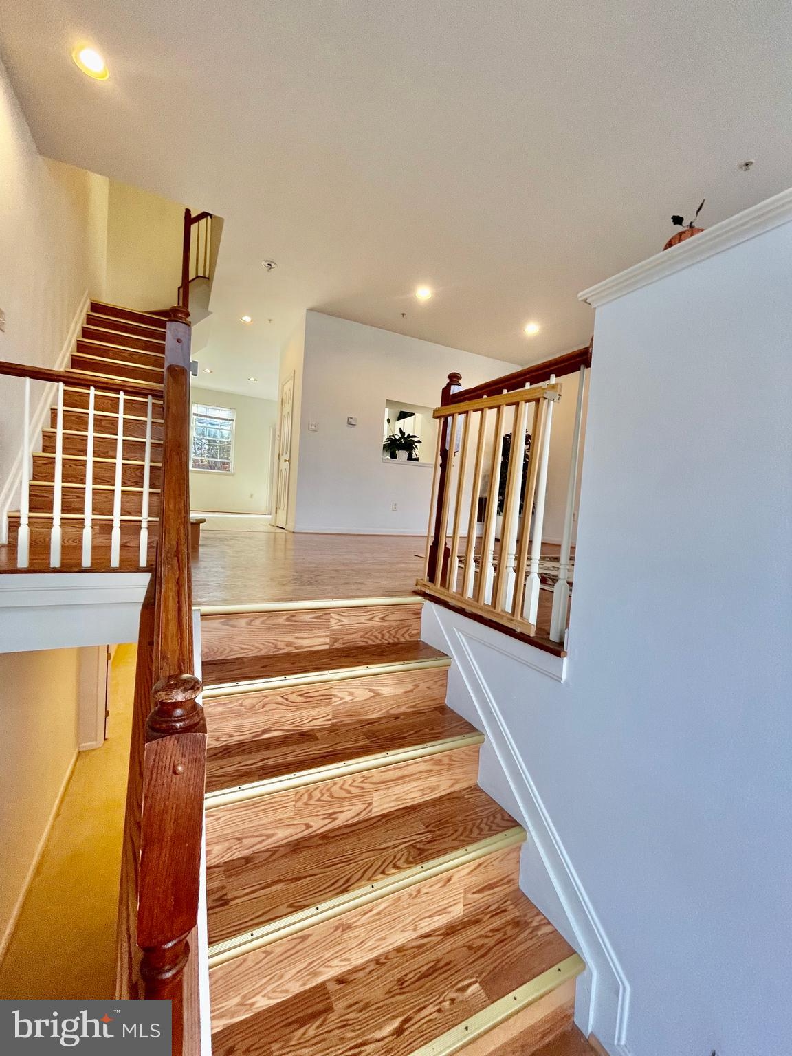 7204 Calm Sunset Columbia, MD 21046 - Photo 4 of 51 Entrance 1