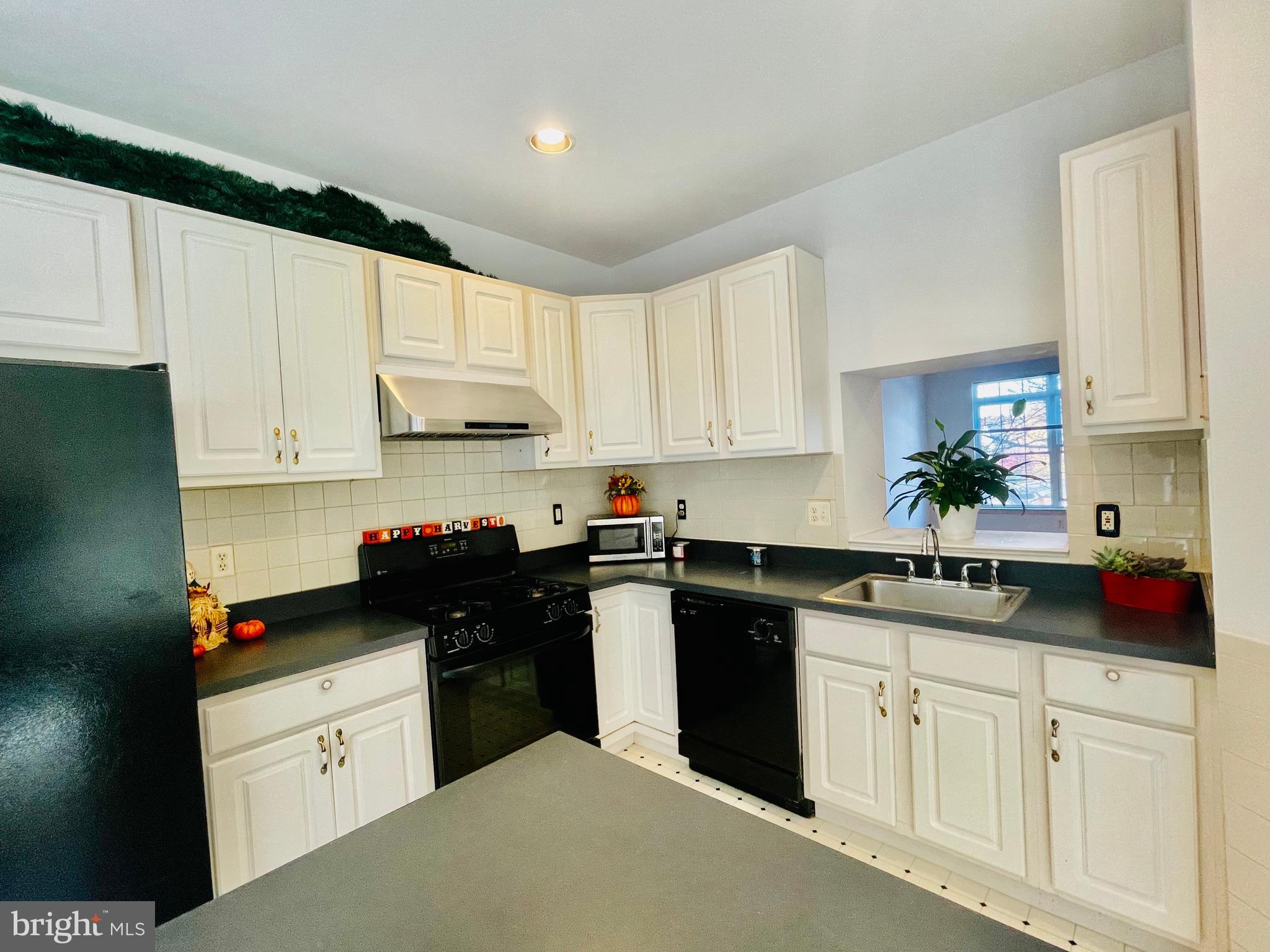 7204 Calm Sunset Columbia, MD 21046 - Photo 8 of 51 Kitchen 1